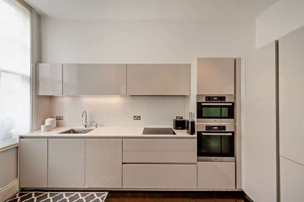 Flat Belgrave Square in City of Westminster