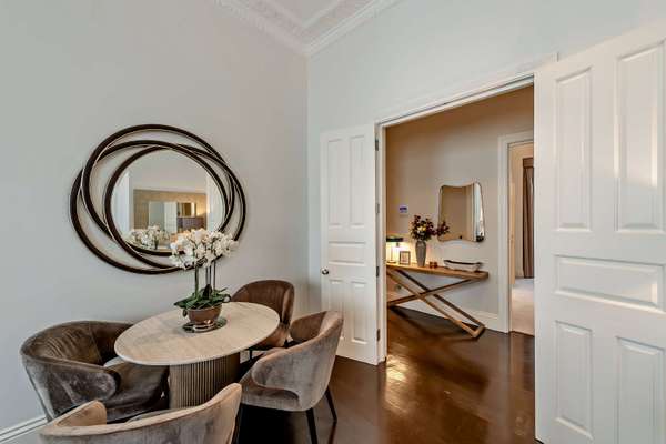 Flat Belgrave Square in City of Westminster