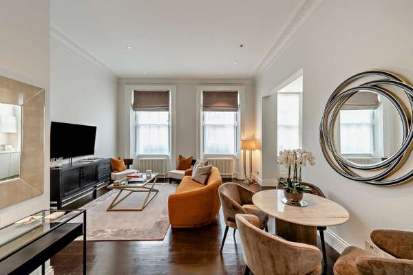 Flat Belgrave Square in City of Westminster