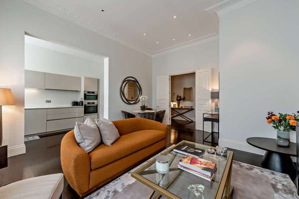 Flat Belgrave Square in City of Westminster