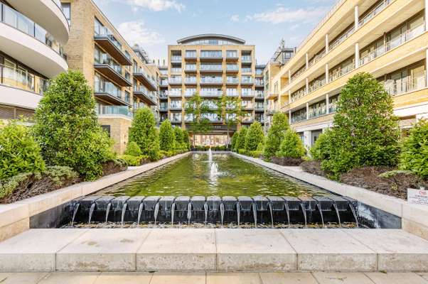 Flat Kew Bridge Road in Greater London