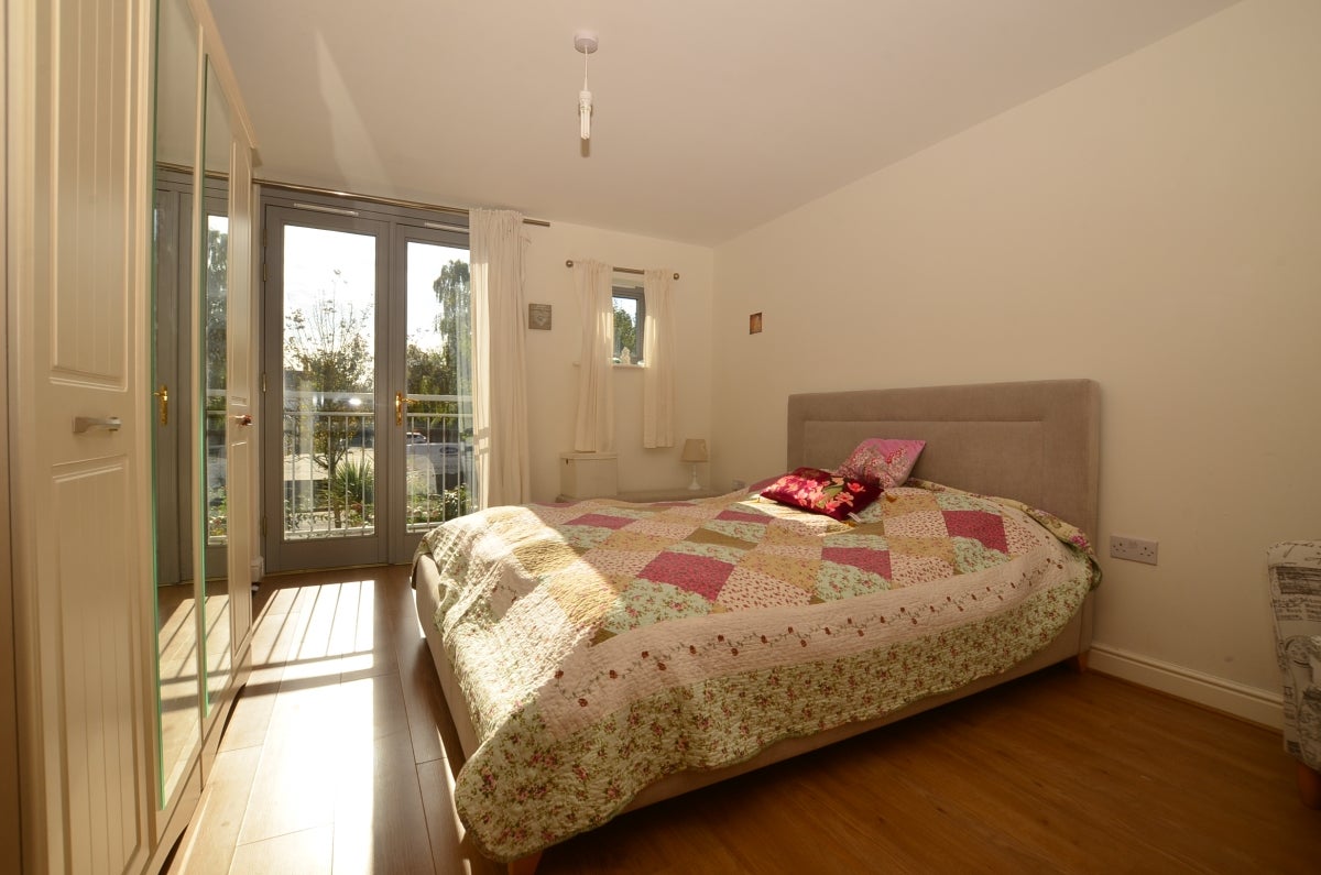 Flat Simmonds Road in Canterbury