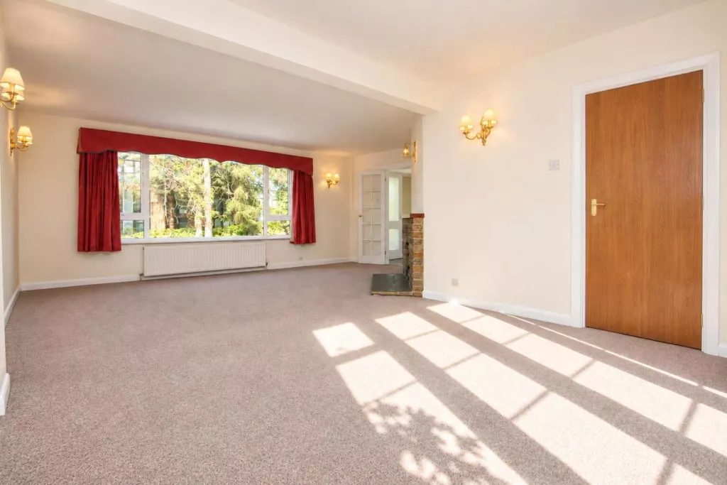 House Leatherhead Road in Mole Valley