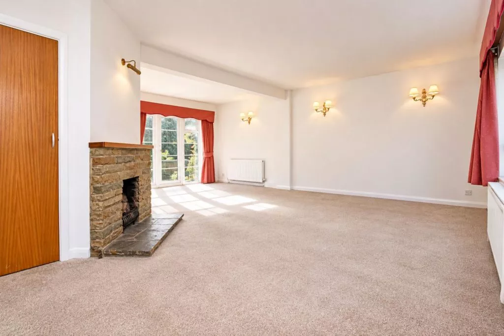 House Leatherhead Road in Mole Valley