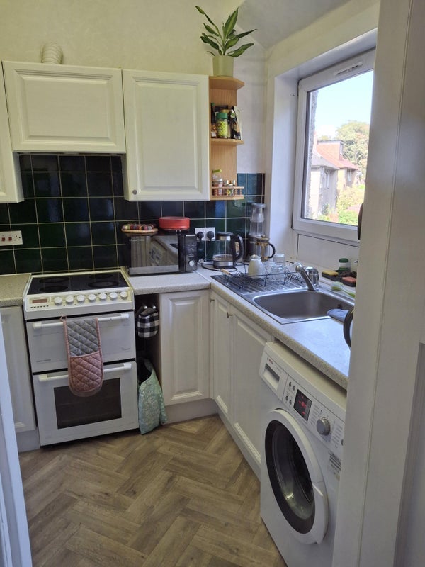 Room Colinton Mains Road in City of Edinburgh