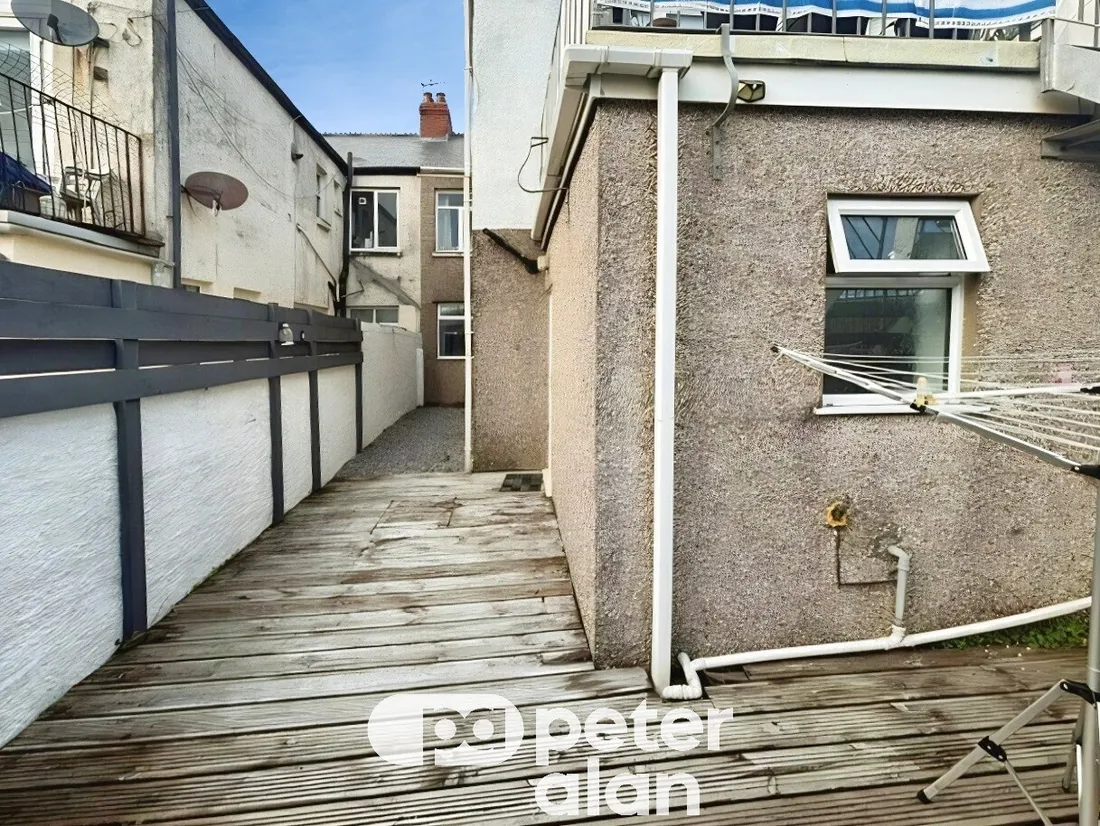 Flat Wellfield Avenue in Porthcawl