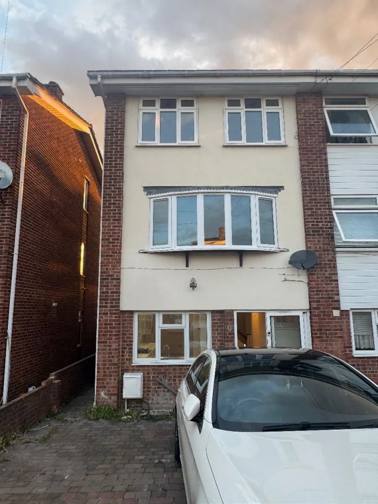 Room Liphook Close in Greater London