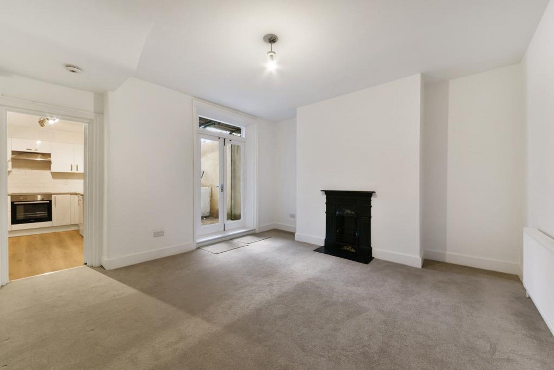 Flat Westcroft Square in Greater London