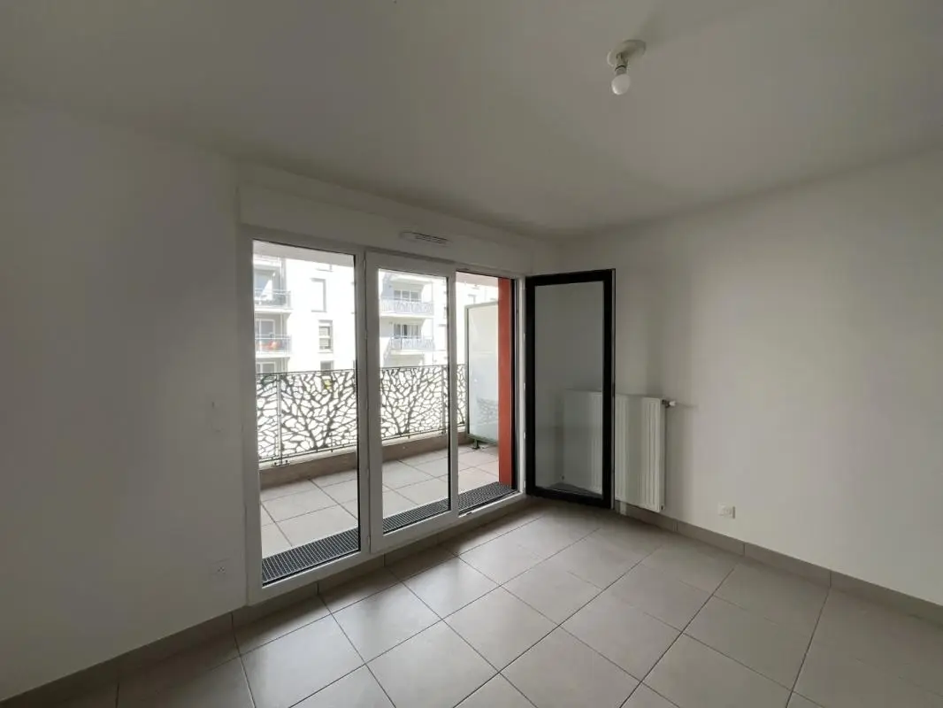 Flat Allée de la Flûte Enchantée in Lucé