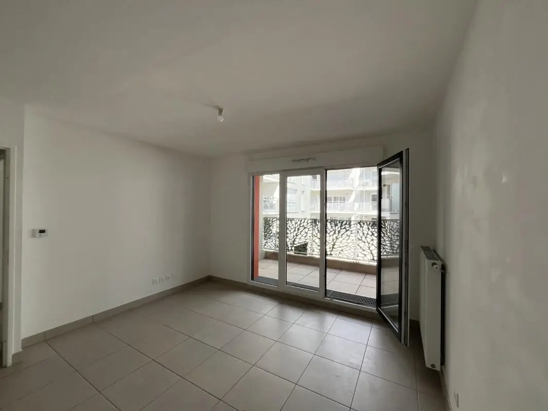 Flat Allée de la Flûte Enchantée in Lucé