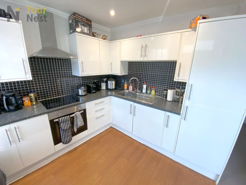 Room Cottage Road in Leeds