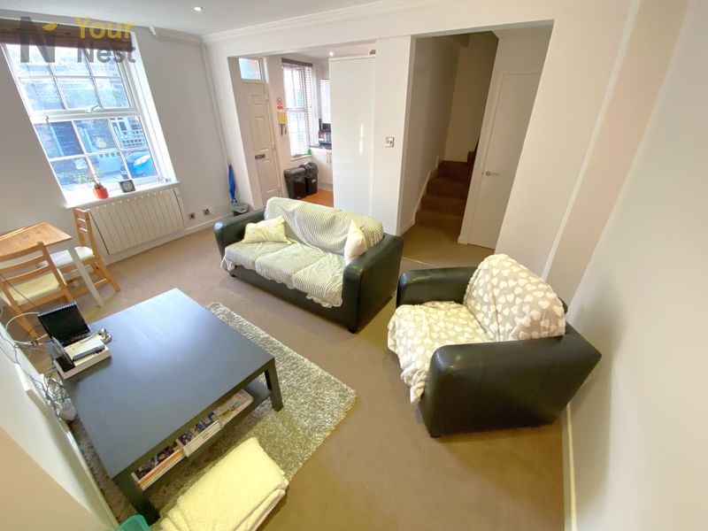 Room Cottage Road in Leeds
