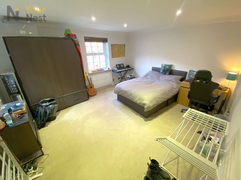Room Cottage Road in Leeds