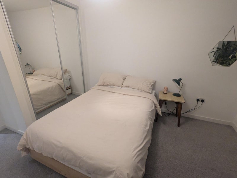 Room Vanguard Way in Greater London