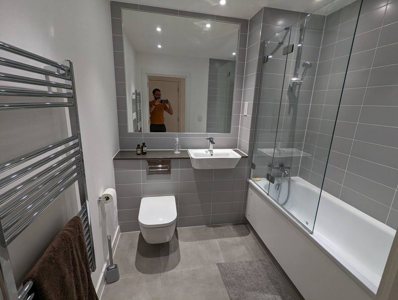 Room Vanguard Way in Greater London