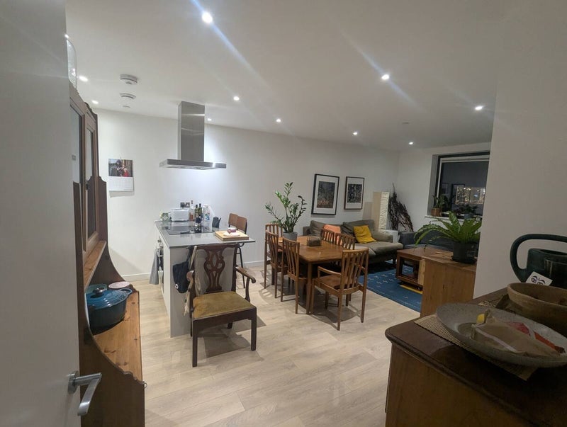 Room Vanguard Way in Greater London