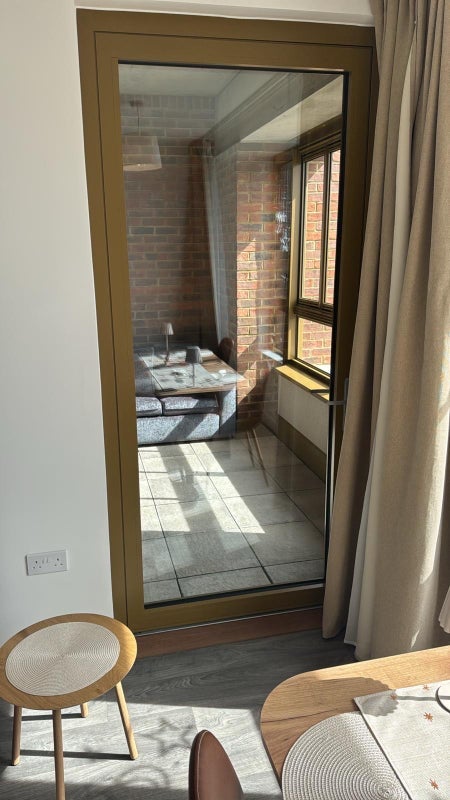 Flat Ilderton Road in Greater London