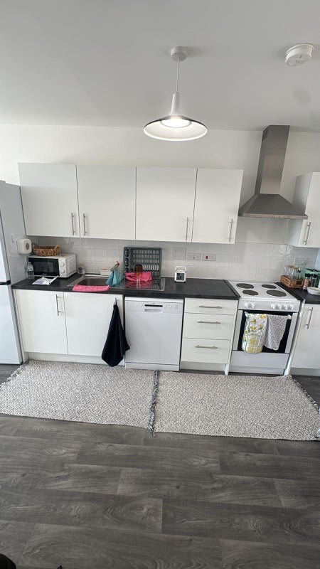 Flat Ilderton Road in Greater London