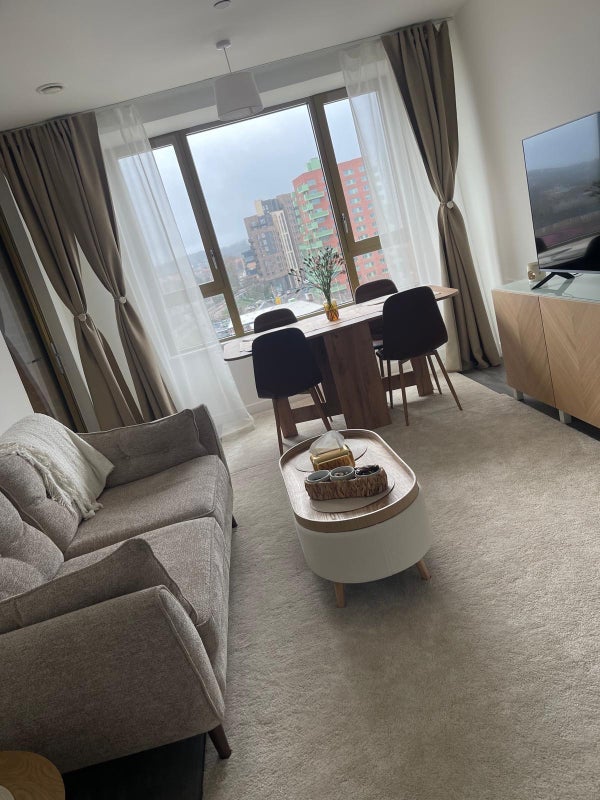 Flat Ilderton Road in Greater London