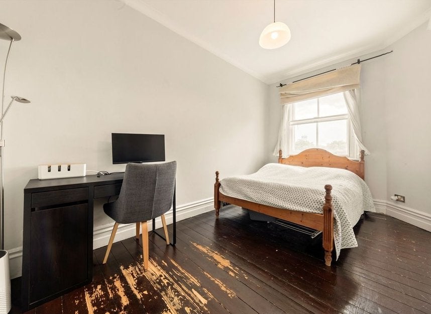 Flat Pulton Place in Greater London
