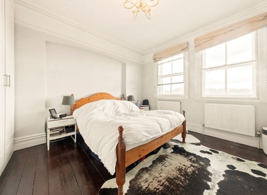 Flat Pulton Place in Greater London