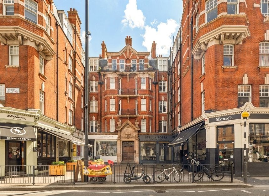 Flat Pulton Place in Greater London