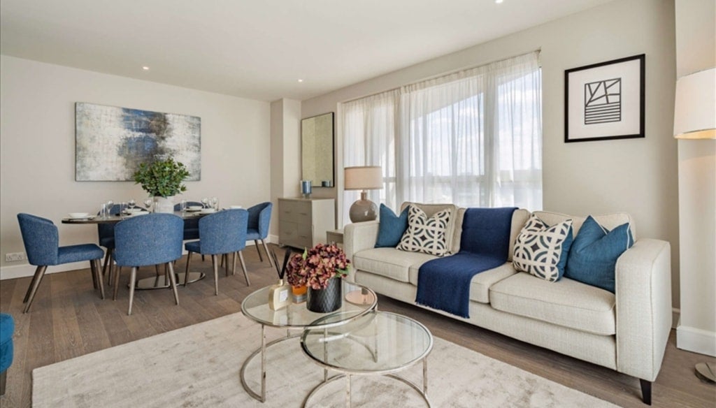 Flat Westferry Circus in Greater London