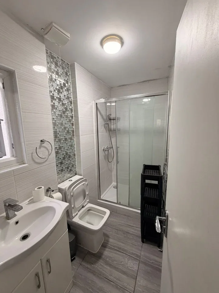 Flat Harpour Road in Greater London