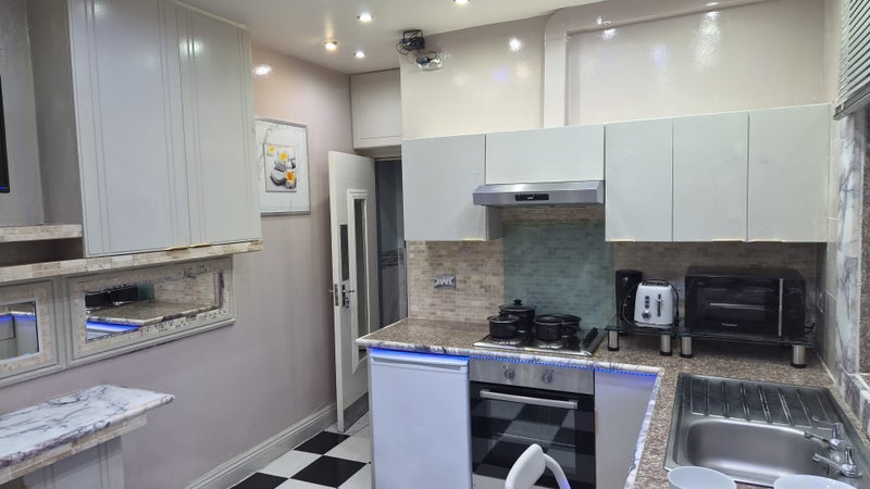 Room Morrish Road in Greater London