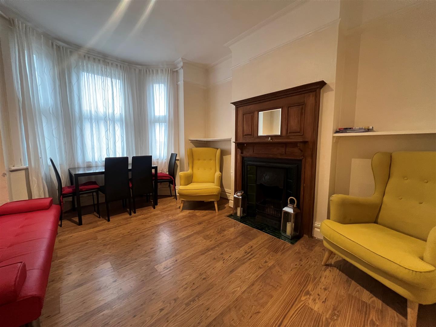Flat Second Avenue in Greater London