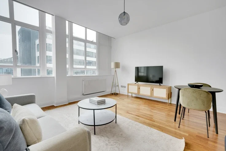 Flat Bunhill Row in Greater London