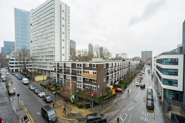 Flat Bunhill Row in Greater London
