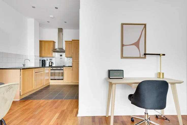 Flat Bunhill Row in Greater London