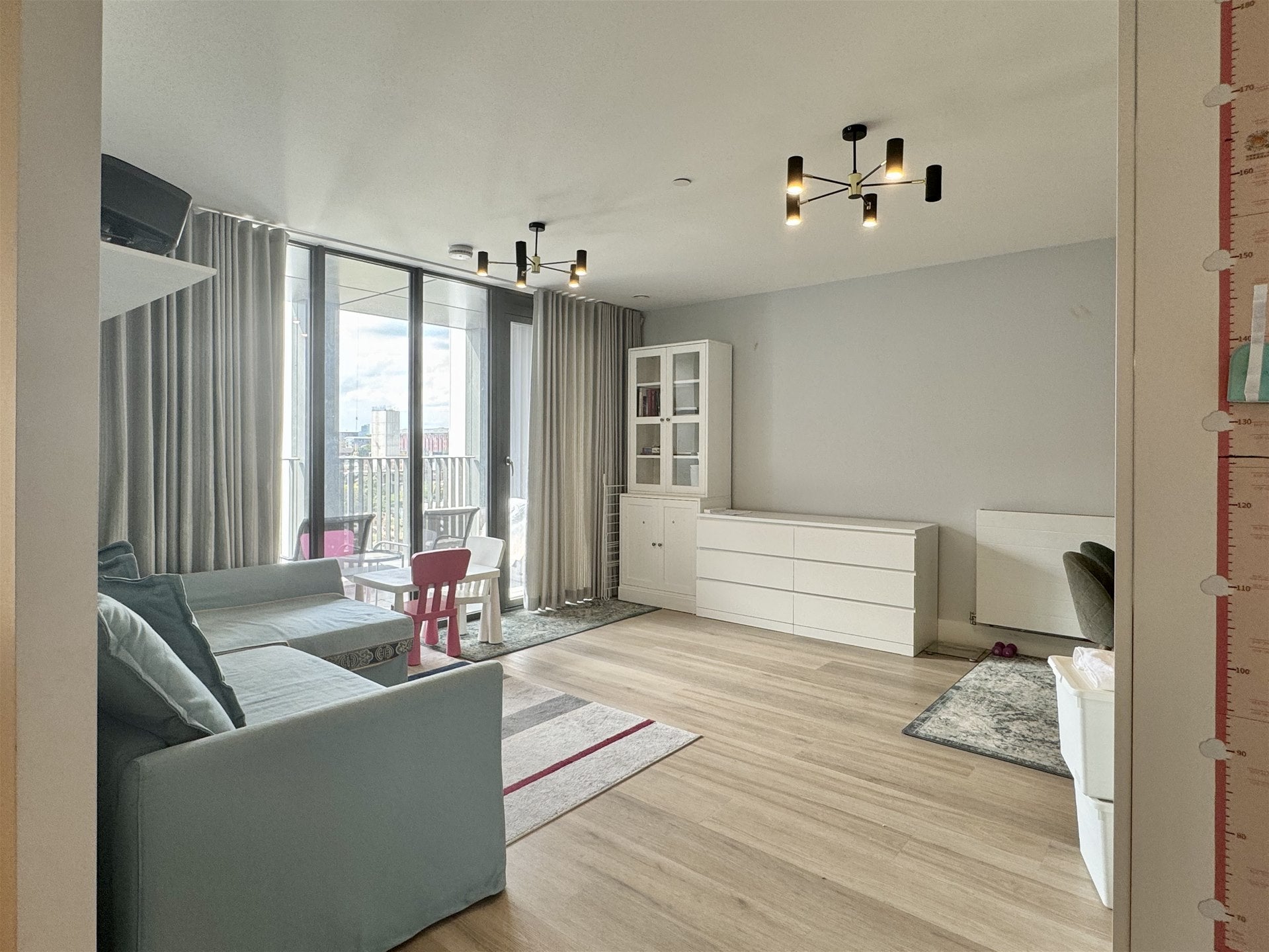 Flat Marshgate Lane in Greater London