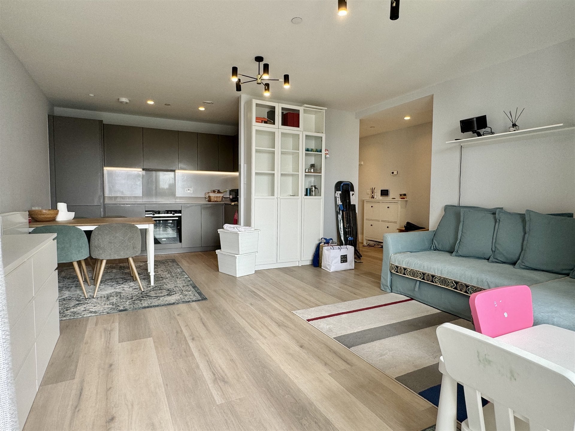 Flat Marshgate Lane in Greater London