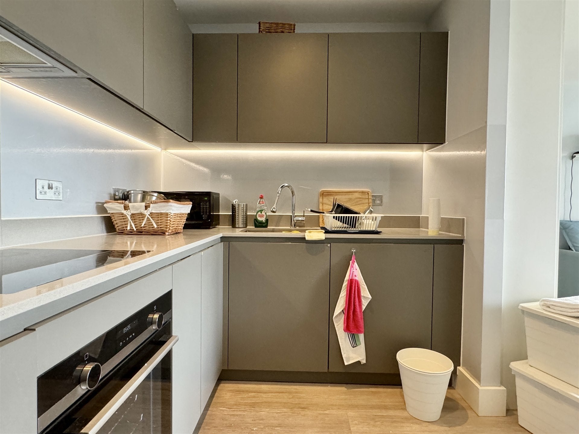 Flat Marshgate Lane in Greater London