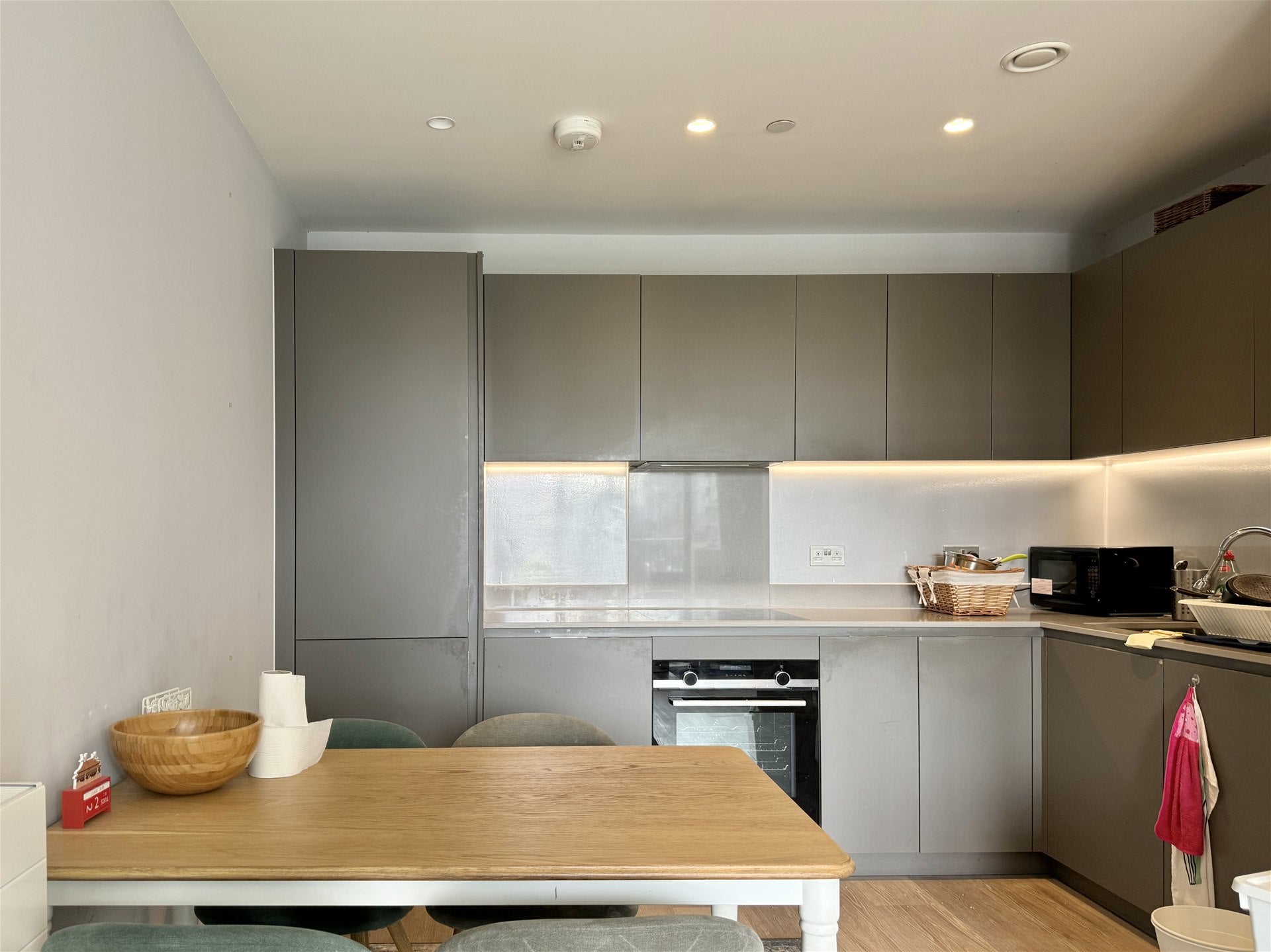 Flat Marshgate Lane in Greater London