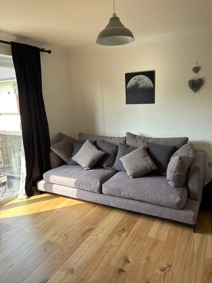 Flat Manor House Way in Greater London