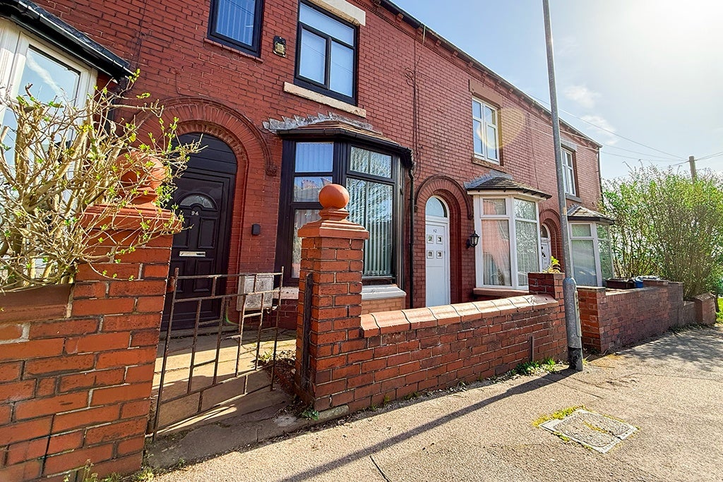 Room Edge Lane Road in Royton