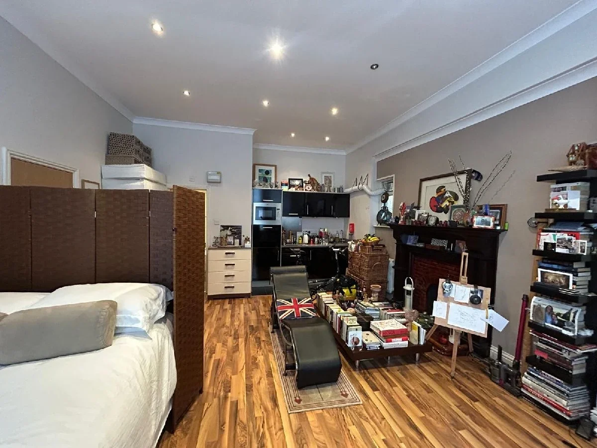 Flat Queens Avenue in Greater London