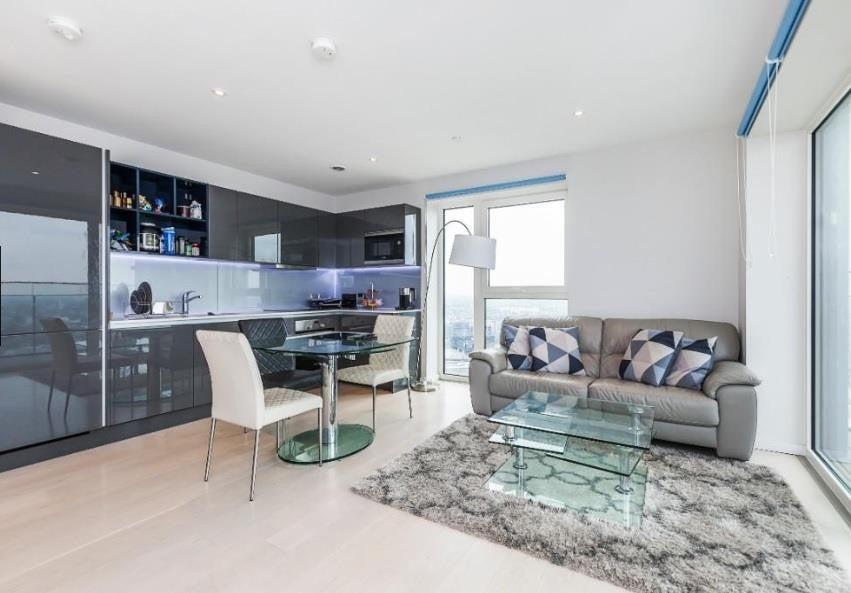 Flat Layard Street in Greater London
