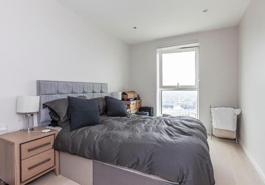 Flat Layard Street in Greater London