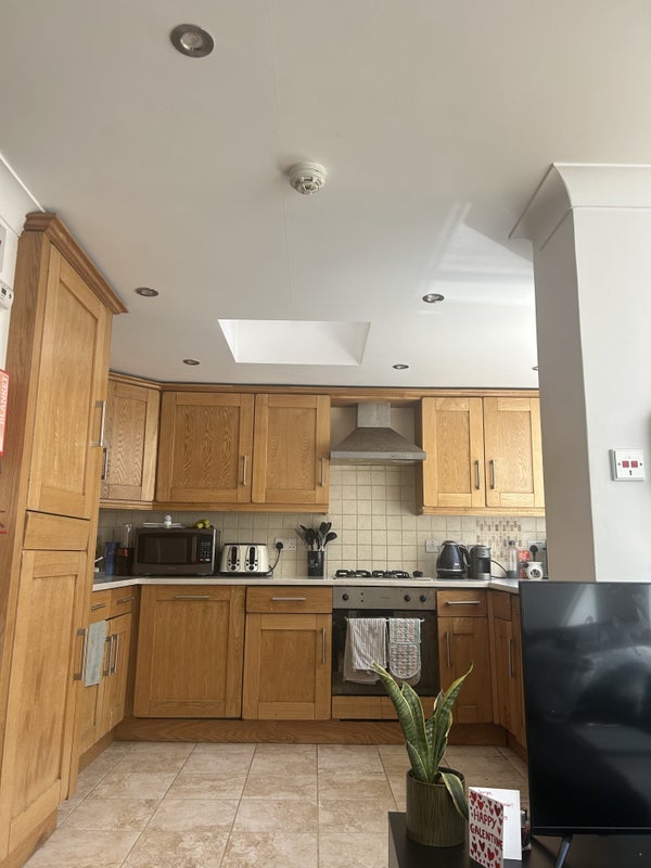 Room Ferndale Road in Greater London
