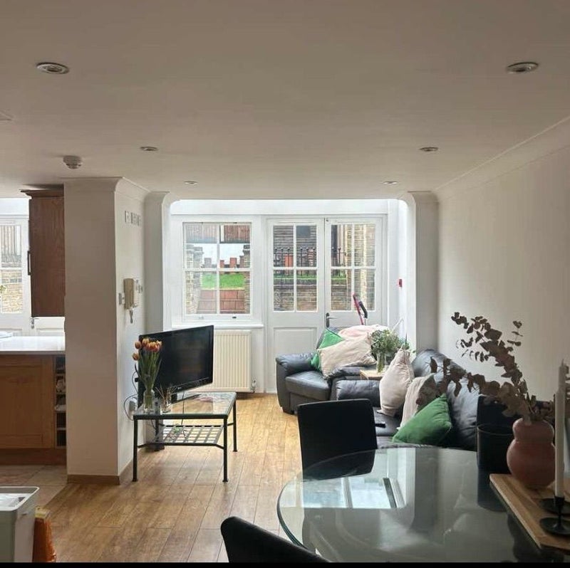 Room Ferndale Road in Greater London