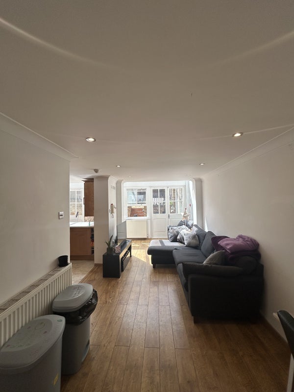 Room Ferndale Road in Greater London