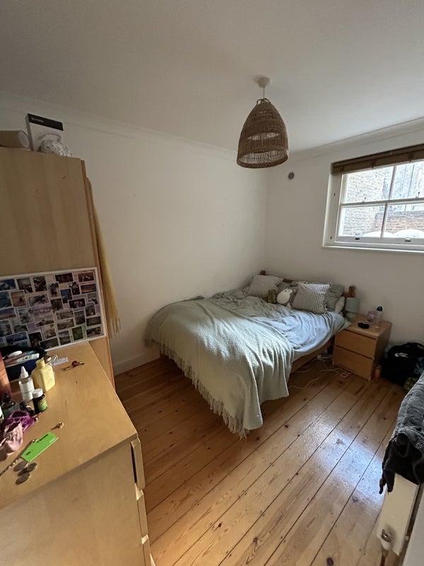 Room Ferndale Road in Greater London