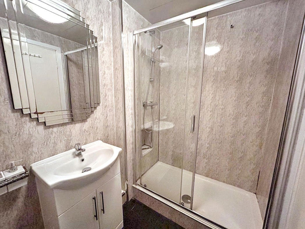 Flat Glebe Avenue in North Tyneside