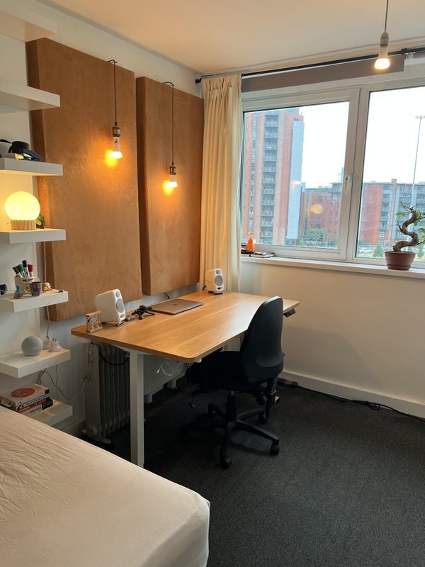 Flat Beattock Close in Manchester