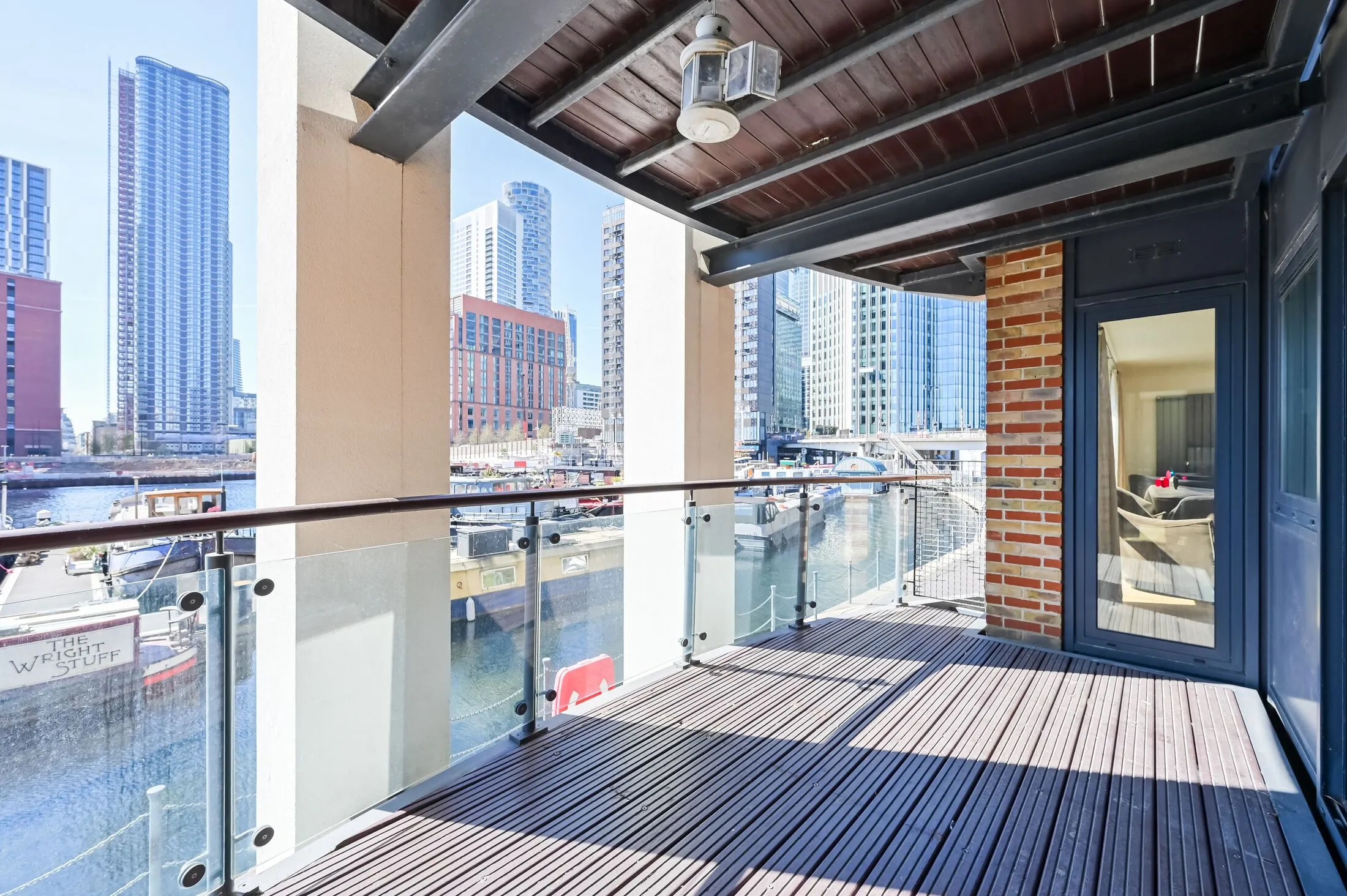 Flat Boardwalk Place in Greater London