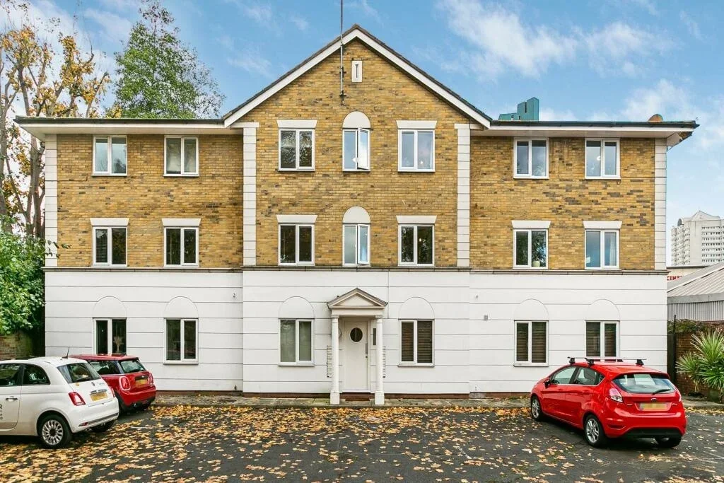 Flat Edison Mews in Greater London